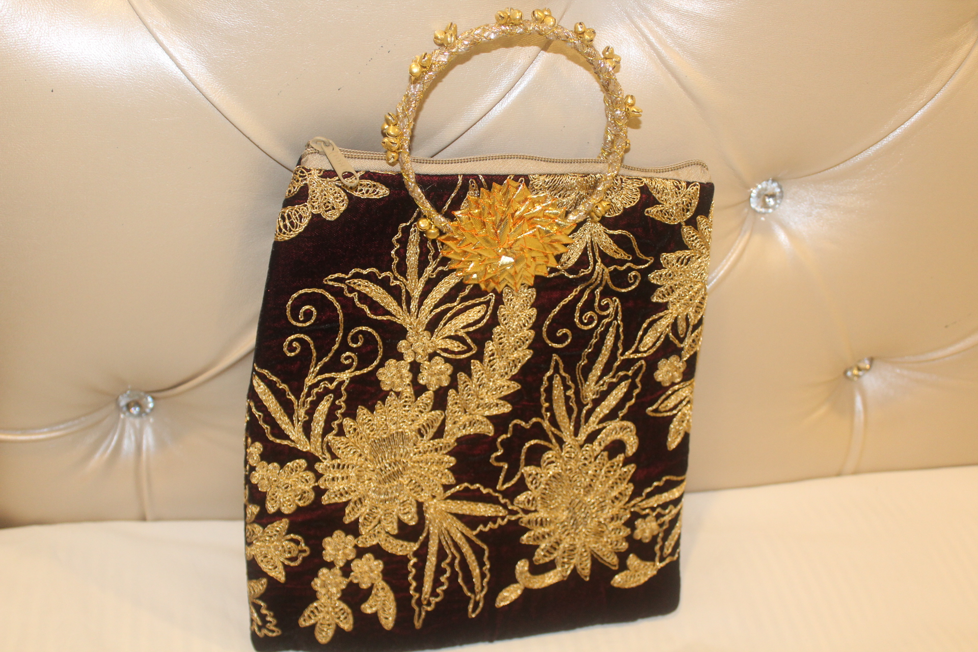 Modern Design Side Hanging Ladies Handbag at Best Price in Faridabad | Rr  Traders