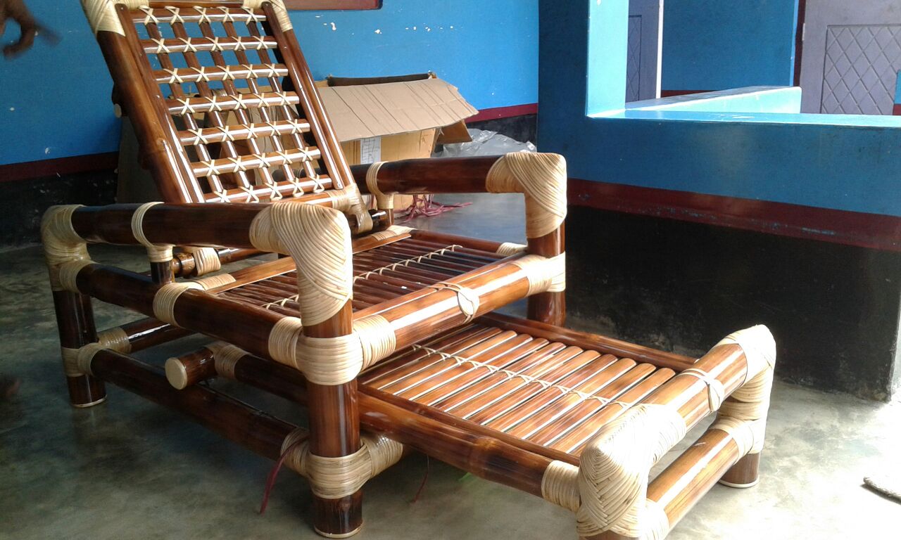 bamboo chair with leg rest