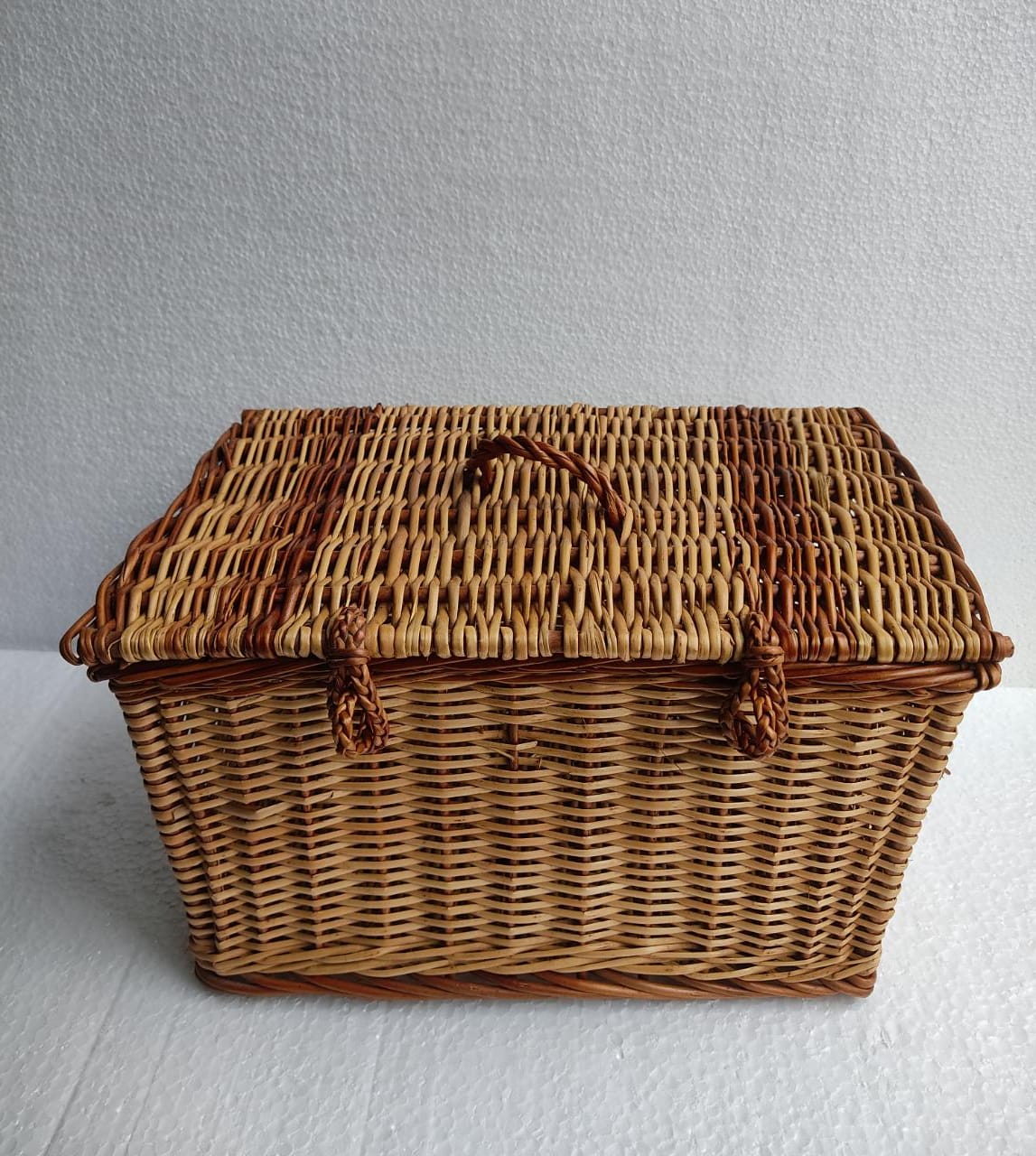 Willow/Wicker Rectangular Storage Box/Laundry Basket with cover